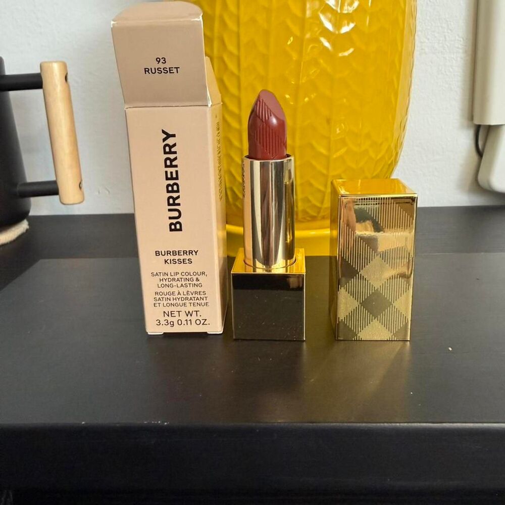 Burberry Kisses Satin Lipstick in Russet 93 NIB